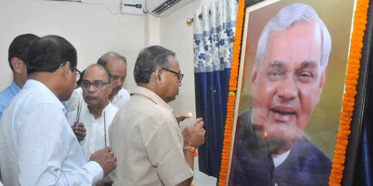 Assam BJP pays tribute to Vajpayee on first death anniversary