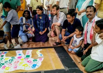 কাজিৰঙাত বিশ্ব হস্তী দিৱস উদযাপন; হাতত ৰং-তুলিকা লৈ ব্যস্ত কণ-কণ ছাত্ৰ-ছাত্ৰী