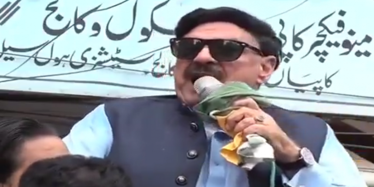 Pakistan minister gets electric shock while taking Modi's name in public rally