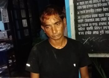যুৱতী ক্ৰয় কৰবিলৈ অহা নাৰী সৰবৰাহকাৰীক কৰায়ত্ত কৰি ৰাইজে গতালে আৰক্ষীক