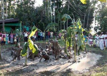 পুৰণিগুদামত উলহমালহৰ মাজেৰে পৰম্পৰাগত বোকা ভাওনা উৎসৱ উদযাপন