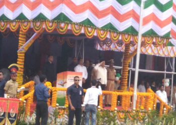 অসমীয়া জাতিৰ মাটি-ভেটি সুৰক্ষাৰ প্ৰতিশ্ৰুতিৰে খানাপাৰাত ৰাষ্ট্রীয় পতাকা উত্তোলন সোণোৱালৰ