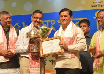 05-09-19 Guwahati- CM felicitated toTeacher (6)