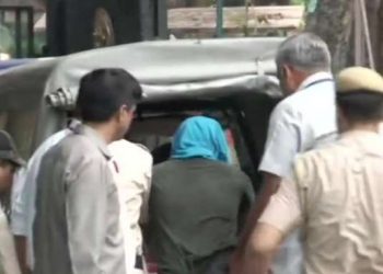 হাতত চোকা অস্ত্ৰ লৈ সংসদ ভৱনত প্ৰৱেশৰ চেষ্টা যুৱকৰ; তীব্ৰ চাঞ্চল্য