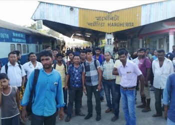 মাৰ্ঘেৰিটাত হঠাতে বাতিল লিডু-গুৱাহাটী অভিমুখী ইণ্টাৰচিটি ৰে’ল; যাত্ৰীৰ মাজত হাহাকাৰ