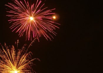Keep this in mind while bursting crackers this Diwali