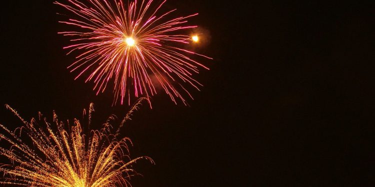 Keep this in mind while bursting crackers this Diwali