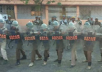 12 cops escape mob attack in Assam's Hailakandi