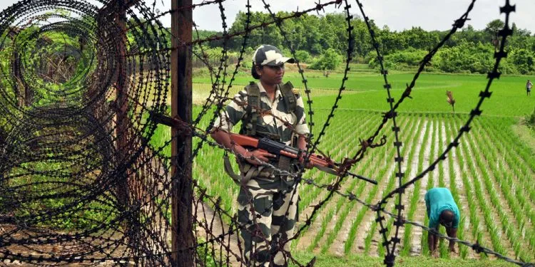 Bangladeshi-soldiers-nabbed-in-India-750x375