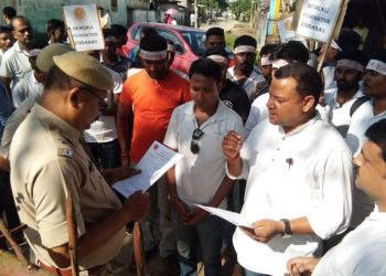 শংকৰ চাহ বাগিচাৰ পৰা অপহৃত গৌৰাংগক উদ্ধাৰত ব্যৰ্থ সেনা-আৰক্ষী; পুত্তলিকা দাহ