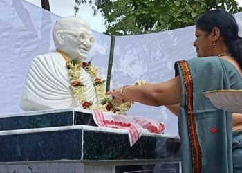 Mahatma Gandhi statue