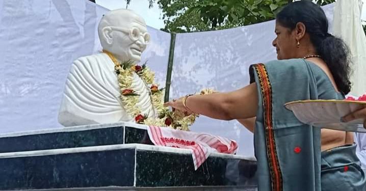 Mahatma Gandhi statue