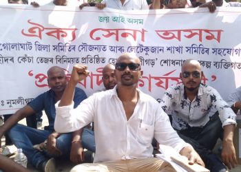 এন আৰ এলৰ ব্যক্তিগতকৰণ : নুমলীগড়ত মুণ্ডন কৰি যুৱকৰ প্ৰতিবাদ