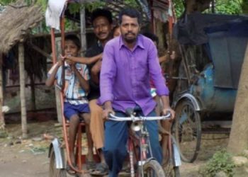 ৰথৰ চকৰি ঘূৰিল ৰিক্সাচালকৰ; ৩০ টকা খৰচ কৰি পালে ৫০ লাখ টকা!