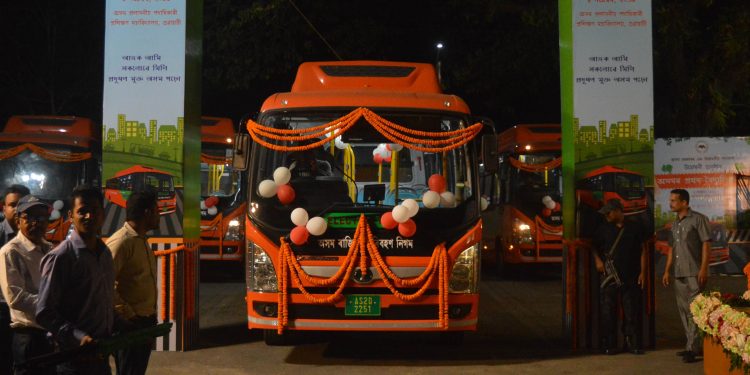 cm flag off electric buses (5)
