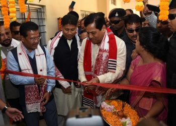 Chief Minister Sarbananda Sonowal inaugurating Jengraimukh Model Hospital at Ujani Majuli on 12-11-19. pix by UB PHOTOS