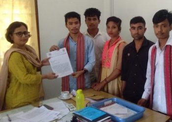 আবতৰীয়া বানত হোৱা বিভিন্ন সমস্যা সমাধানৰ দাবীত ছাত্ৰ মুক্তিৰ মুখ্য মন্ত্ৰীলৈ স্মাৰকপত্ৰ