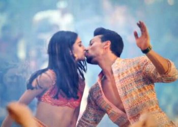 ‘অন্তৰংগ’ দৃশ্যৰ শ্বুটিঙত নিজক ‘চম্ভালিব’ নোৱাৰিলে এইসকল অভিনেতাই, পৰিণতি?