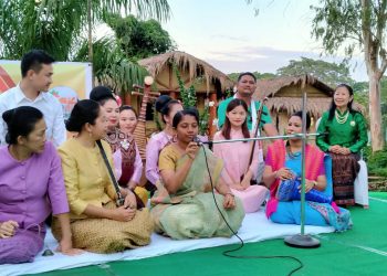 শিৱসাগৰৰ পৰ্যটনথলী পৰিদৰ্শন চীন আৰু থাইলেণ্ডৰ শিল্পীদলৰ