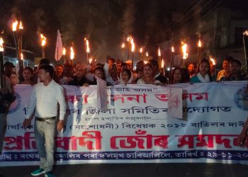 “আমিও অসমীয়া ডেকা, আমি কোনো কাৰণতে কেব আনিবলৈ নিদিওঁ”, শিৱসাগৰত প্ৰতিবাদকাৰী
