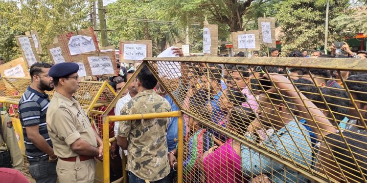 Hindu Jagran Manch protests against "Love Jihaad" in Hojai
