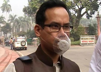 MP-Gaurav-Gogoi-reached-Parliament-with-mask-1449485264_835x547