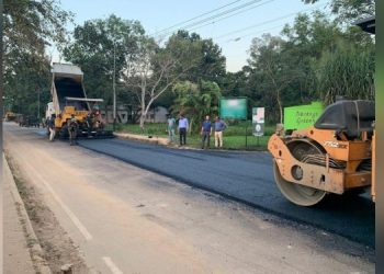 road-with-plastic-waste-750x375