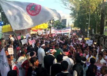 কা’ৰ প্ৰতিবাদত লখিমপুৰত আছুৰ গণসত্যাগ্ৰহ; সহস্ৰাধিকক ক’ৰ্ট এৰেষ্ট