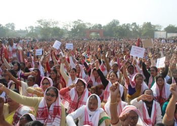 ‘কা’ৰ বিৰুদ্ধে অসমীয়াৰ ৰণধ্বনি; জনসমুদ্ৰত পৰিণত শিৱসাগৰৰ ব’ৰ্ডিং খেলপথাৰ