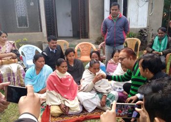 স্বাস্থ্যৰ অৱনতি; অনশন ভংগ কৰিলে অখিল গগৈৰ মাতৃয়ে