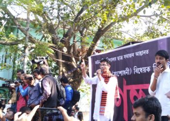 জনতা ভৱনক বিবাহ ভৱন বনাই দিম : ‘ৰণহুংকাৰ’ত ডিব্ৰুগড় বিশ্ববিদ্যালয় ছাত্ৰ একতা সভাৰ সাধাৰণ সম্পাদকৰ হুংকাৰ