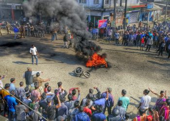 উত্তৰ-পূৰ্বাঞ্চল বন্ধৰ সৰ্বাত্মক প্ৰভাৱ; মাৰ্ঘেৰিটাত তীব্ৰ প্ৰতিবাদ, আৰক্ষীৰে হতাহতি