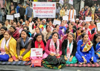বোকাখাতত ‘কা’ৰ বিৰোধিতাৰে নাৰী শক্তিৰ অৱস্থান ধৰ্মঘট; মন্ত্ৰী অতুল বৰাক সকীয়নি