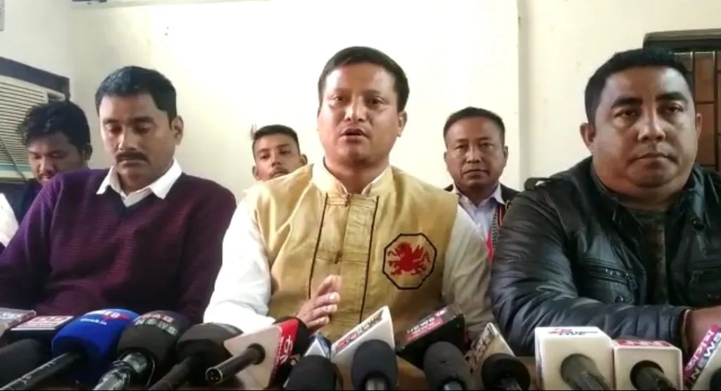 ২৫০ কোটিটকীয়া পেকেজক প্ৰলোভনৰ ৰাজনীতি আখ্যা আহোম জনগোষ্ঠীয় সংগঠনৰ; বিকল্প ৰাজনৈতিক মঞ্চৰ চিন্তা-চৰ্চা