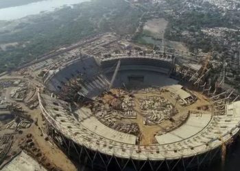 The-worlds-largest-cricket-stadium-in-India-can-restart-matches-within-30-minutes-of-rain2
