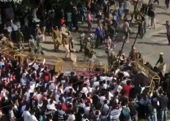 মহানগৰীৰ জি এছ ৰোডত প্ৰতিবাদকাৰী ছাত্ৰ-ছাত্ৰীৰ ওপৰত আৰক্ষীৰ নিৰ্মম লাঠীচালনা