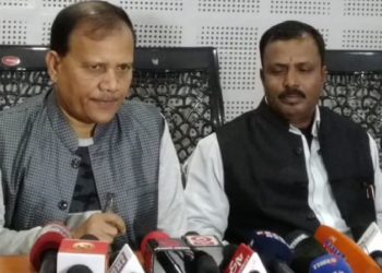 Amid anti-CAB protests, Asom Xahitya Xabha holds joint presser with BJP leader