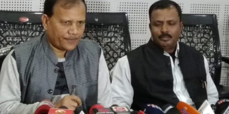 Amid anti-CAB protests, Asom Xahitya Xabha holds joint presser with BJP leader