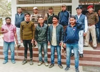 বোকাখাতত পশুধন কঢ়িওৱা গাড়ীৰ পৰা ধন দাবী কৰা যুৱকৰ দলক হাতে-লোটে আটক