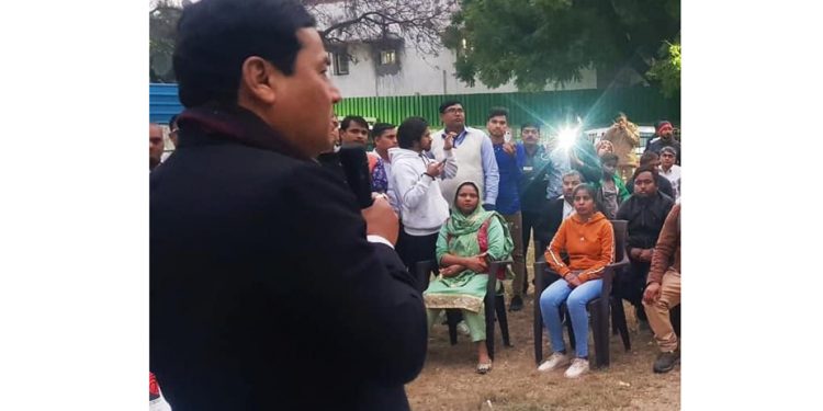 মুখ্য মন্ত্ৰী সোণোৱালে দিল্লীত বিজেপিৰ হৈ প্ৰচাৰ চলোৱাৰ দৃশ্য। ফটোৰ উৎস :  সোণোৱালৰ ফেইচবুক  টাইমলাইন।
