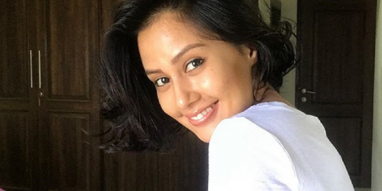 Airtel girl Sasha Chettri dating bollywood celebrity?