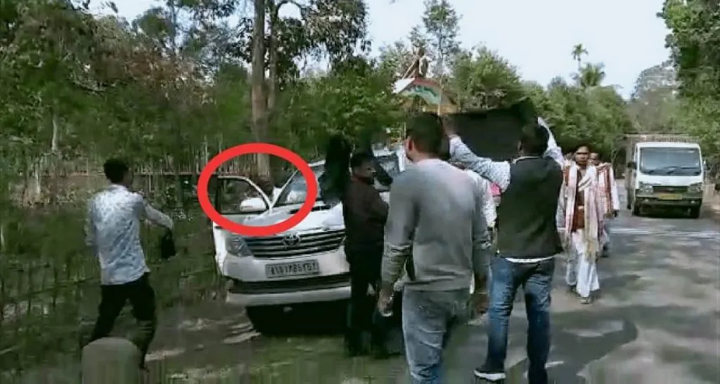 নিজ সমষ্টিতে বিজেপি বিধায়ক মৃনাল শইকীয়াক ক’লা পতাকা প্ৰদৰ্শন