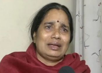 চাৰি ধৰ্ষণকাৰীৰ জীৱন দানৰ দাবী তোলা প্ৰসিদ্ধ অধিবক্তাক প্ৰত্যাক্ৰমণ নিৰ্ভয়াৰ মাতৃৰ