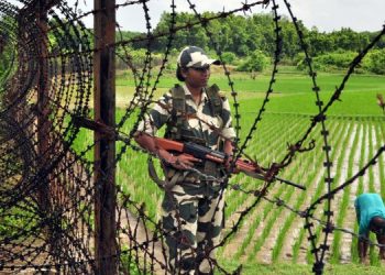 Bangladeshi-soldiers-nabbed-in-India-750x375
