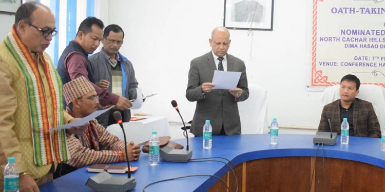 উত্তৰ কাছাৰ পাৰ্বত্য স্বায়ত্তশাসিত পৰিষদলৈ মনোনীত দুজন সদস্যৰ শপতগ্ৰহণ অনুষ্ঠান।