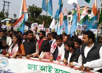 ‘কা’ৰ বিৰুদ্ধে মহানগৰীত NSUIৰ প্ৰতিবাদ; ৰাষ্ট্ৰীয় সভাপতিকে ধৰি শতাধিকক আটক