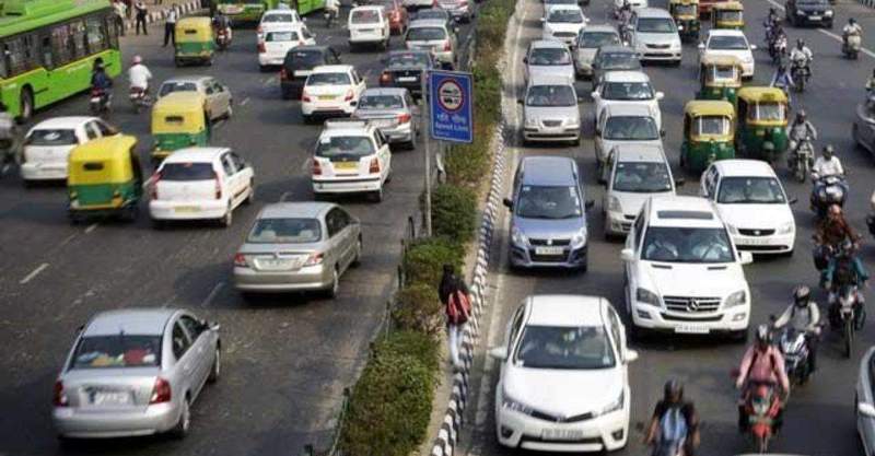 number-of-vehicles-on-delhi-roads-over-1-crore-with-more-than-70-lakh-two-wheelers-economic-survey