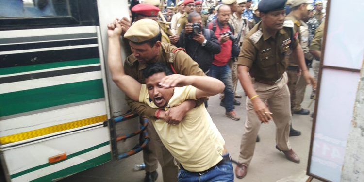 যুৱ কংগ্ৰেছৰ জেইল ভৰো আন্দোলনৰ দৃশ্য।