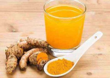 Benefits of drinking warm water with turmeric powder