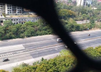 A-view-of-Mumbai-Pune-road-during-lockdown.-Image-credit-Twitter-@satheeshk1960-1140x570